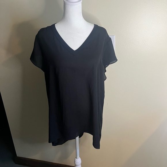 Everleigh Black V-Neck Blouse NWT - Picture 1 of 6